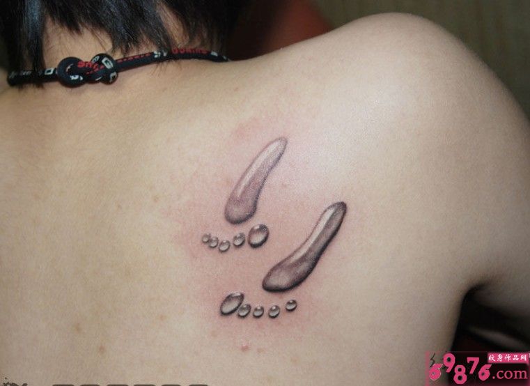 后肩可爱脚印纹身图图片