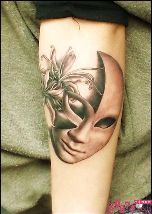手部诡异面具创意纹身图片