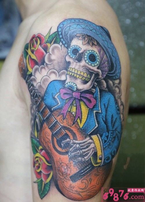 骷髅人弹吉他个性手臂纹身图片