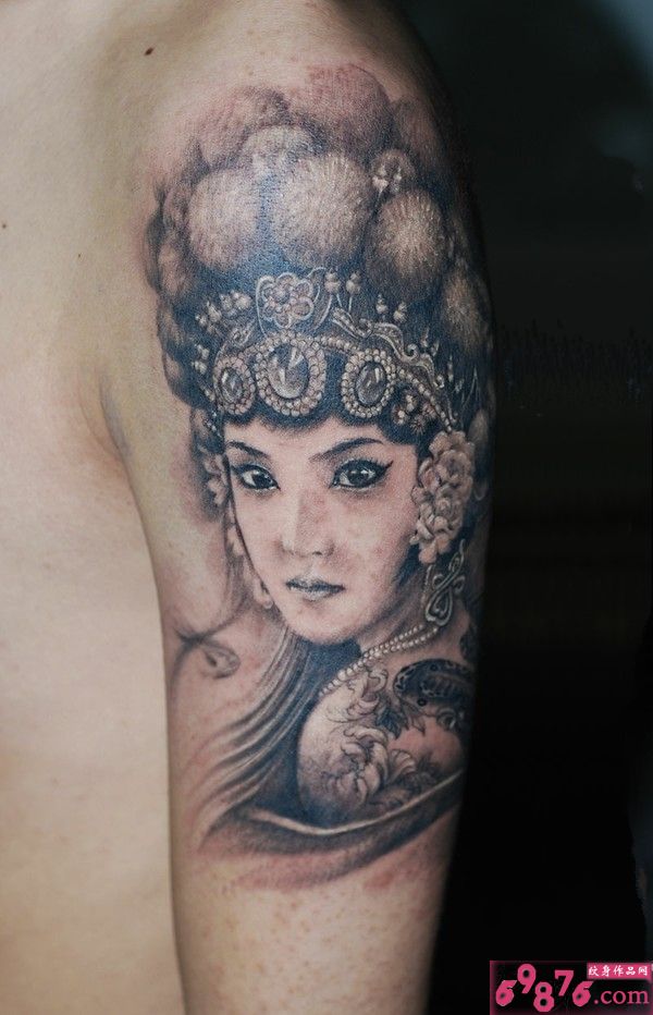 手臂个性花旦时尚纹身图片