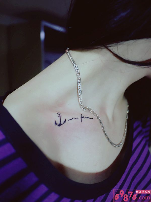 美女肩部唯美纹身图片