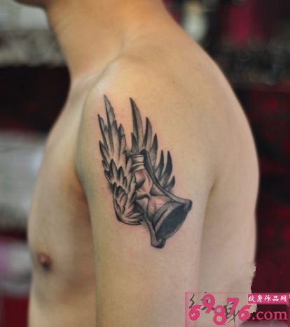 欧美翅膀沙漏手臂刺青图片