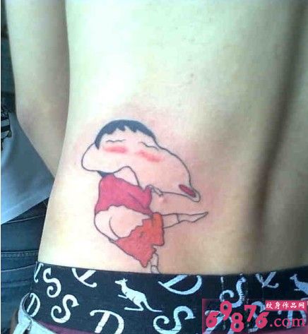 个性腰部蜡笔小新刺青图片