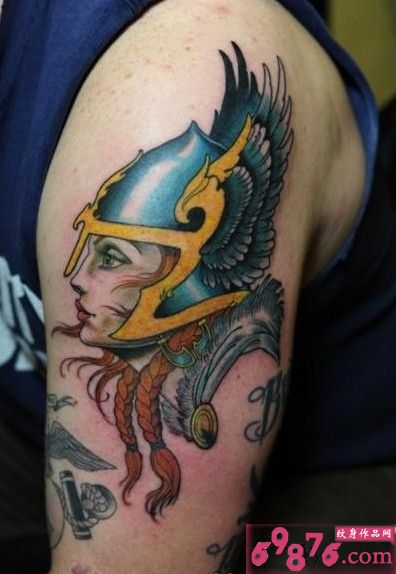 蓝色头盔女战士头像图片