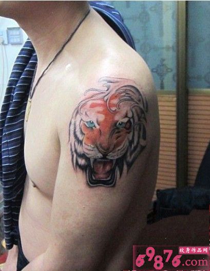 男人手臂狂野老虎头纹身图片
