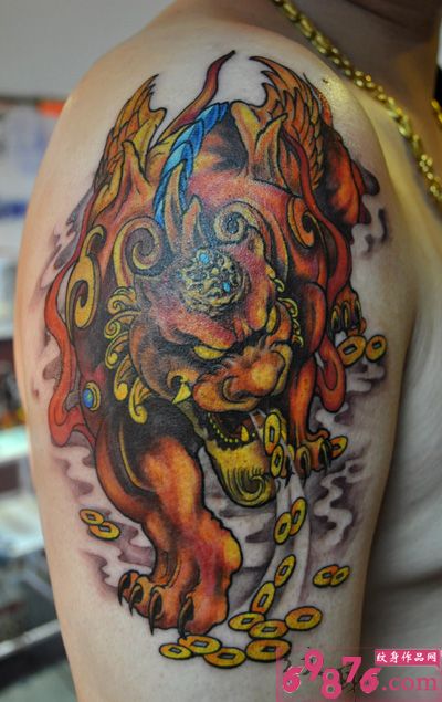 神兽貔貅霸气手臂刺青图片
