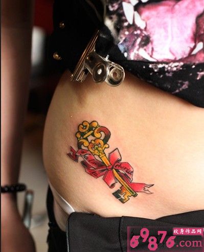 侧腰创意金钥匙纹身图案图片