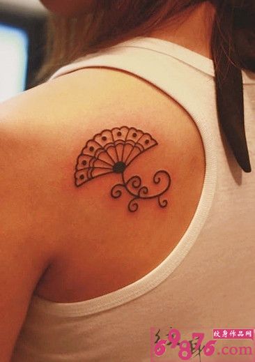 后肩可爱扇形纹身图案图片
