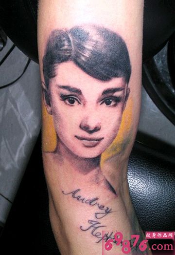 女星奥黛丽赫本肖像手臂刺青图片
