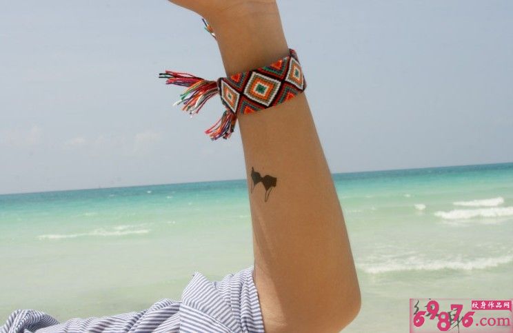 手臂夏天的痕迹内衣show图片