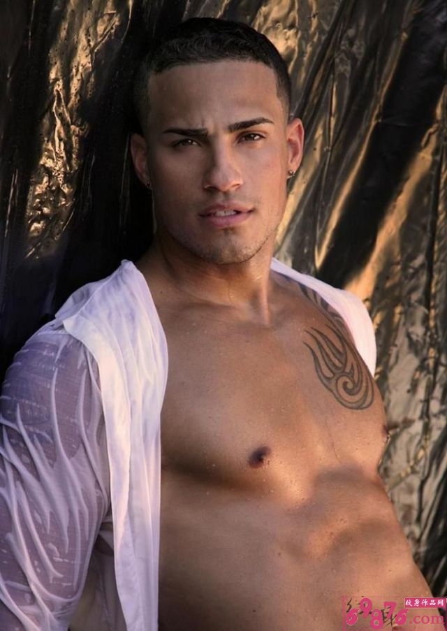 型男胸部霸气图腾图片