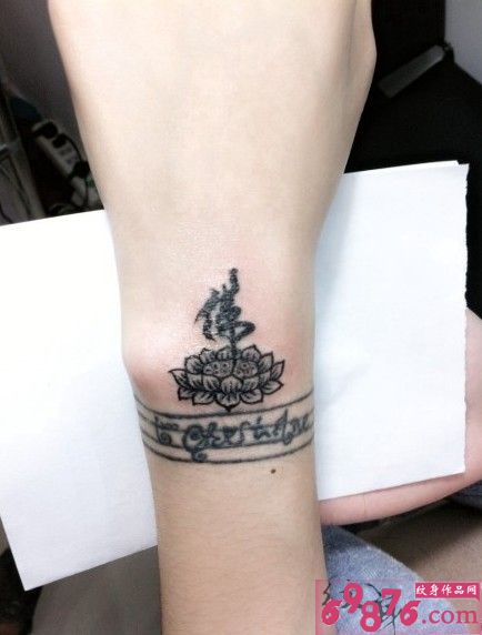 手臂莲花佛音符纹身图片
