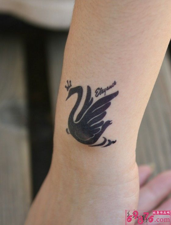 小臂天鹅纹身图案图片