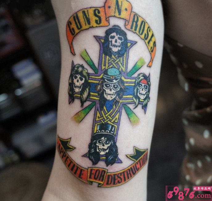 创意手臂骷髅十字架纹身图片