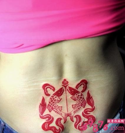 后腰双鱼中国结纹身图片
