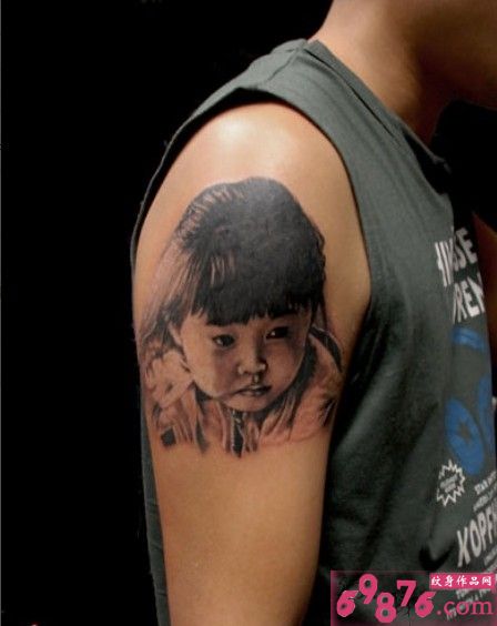 手臂小孩头像纹身图片