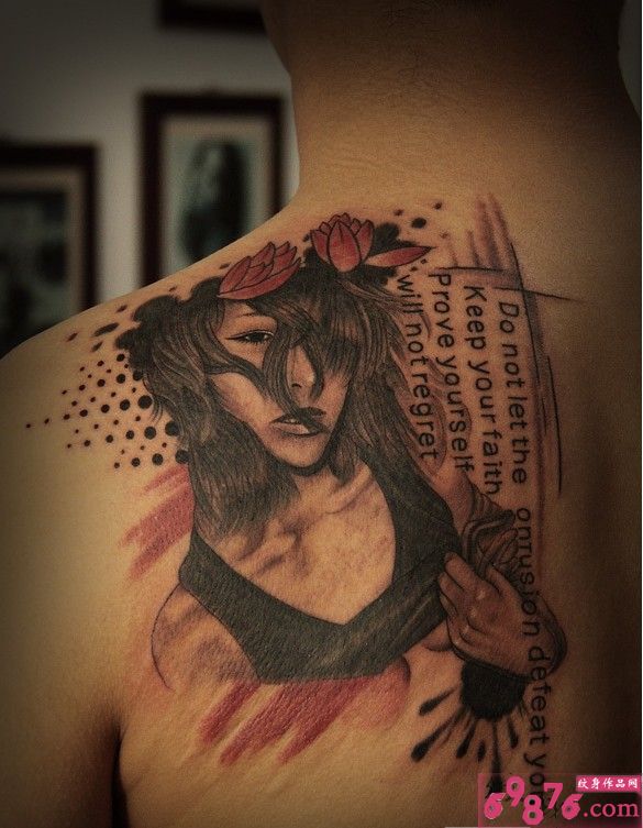 后肩欧美纹身女头像图片