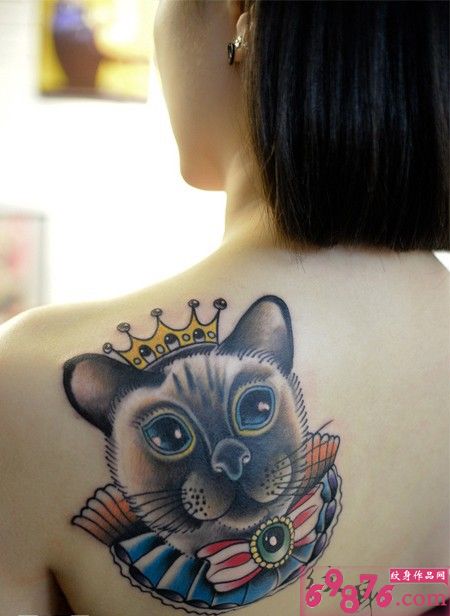 性感肩部国王猫咪纹身图片