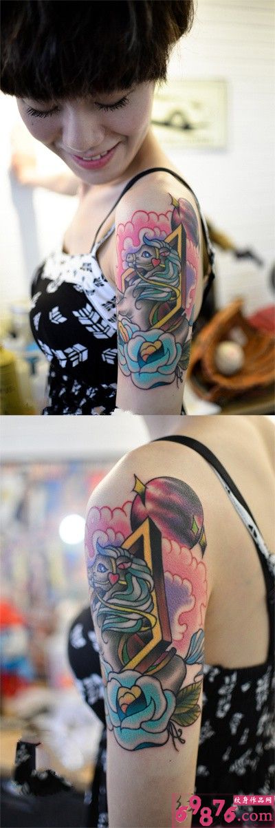 美女天马行空的花臂纹身图片