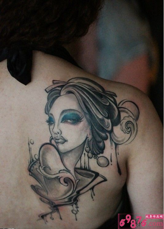 水墨风美女头像肩部纹身图片