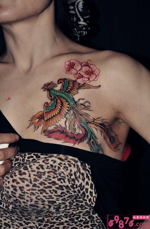 女生胸前火凤凰纹身图案图片