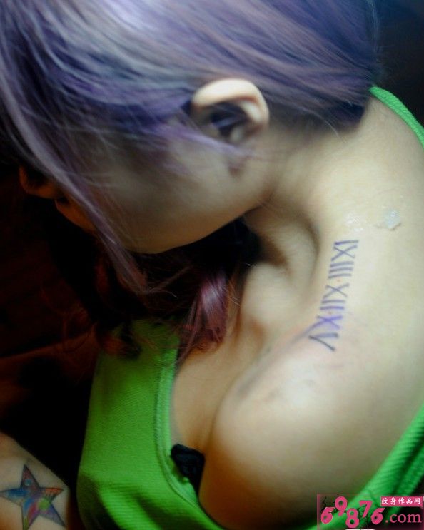 肩部时尚英文纹身图片