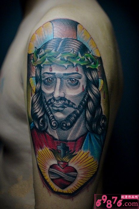 大臂耶稣头像彩绘纹身图片