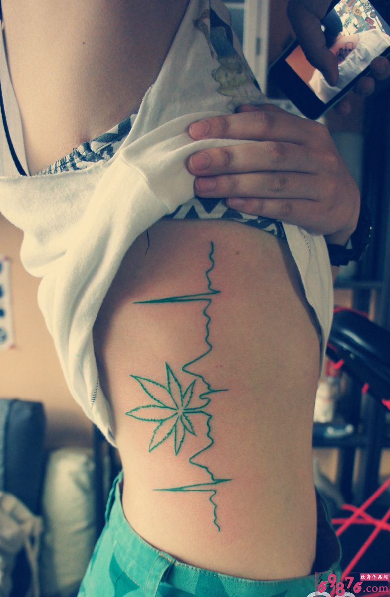 树叶心电图创意腰部纹身图片