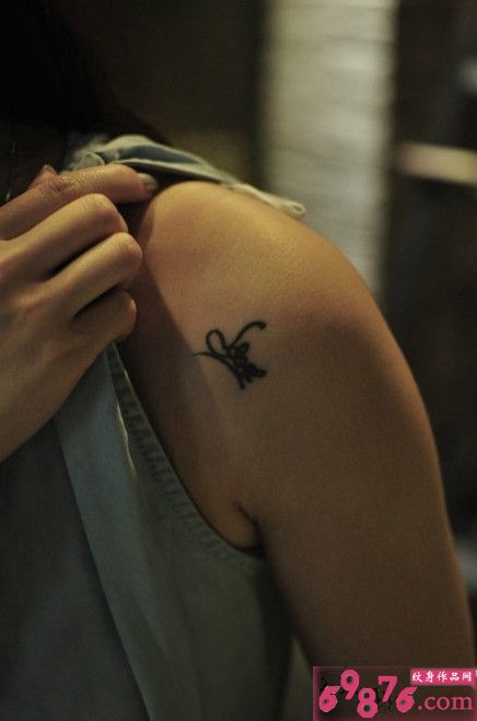 清新肩部纹身小图案图片