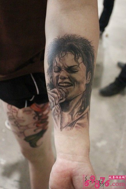 明星头像杰克逊手臂纹身图片