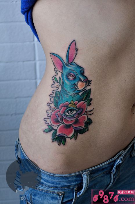 性感兔子玫瑰花纹身图案图片