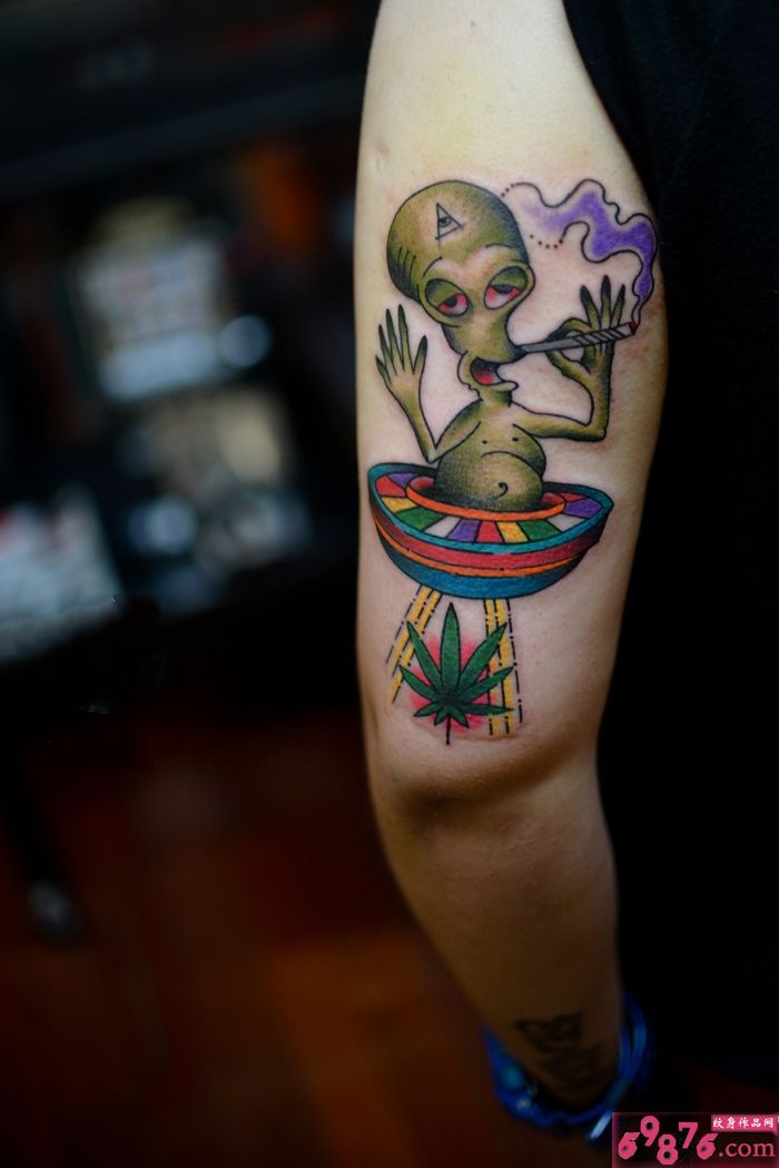手腕外星人植物另类纹身图片