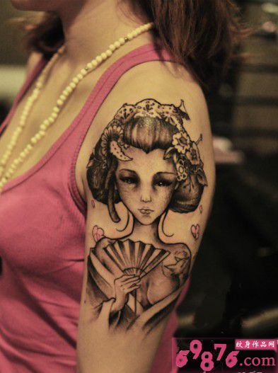 日本艺妓女生手臂纹身图片