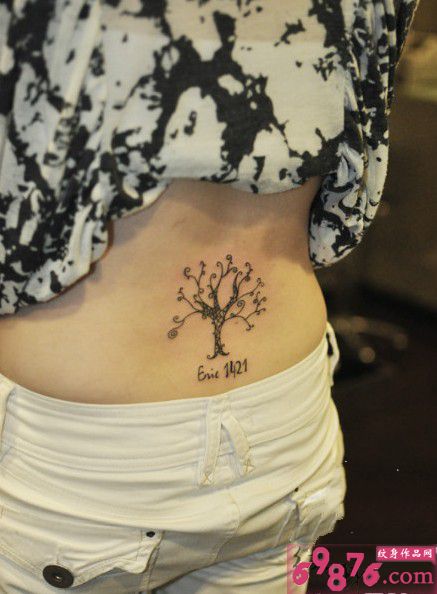 后腰成长的小树刺青图案图片