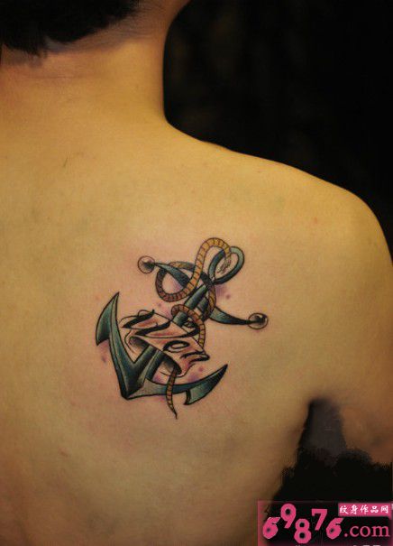 后肩时尚船锚纹身图片