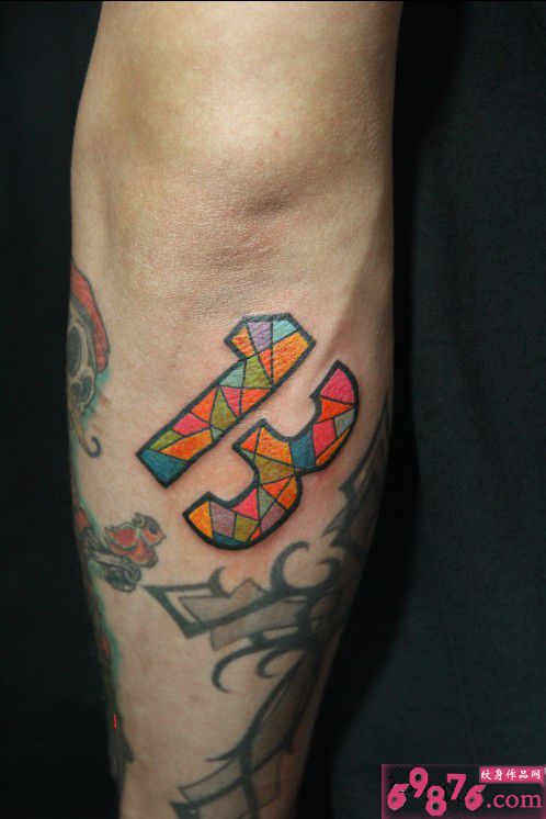 花臂另类彩绘数字13纹身图片