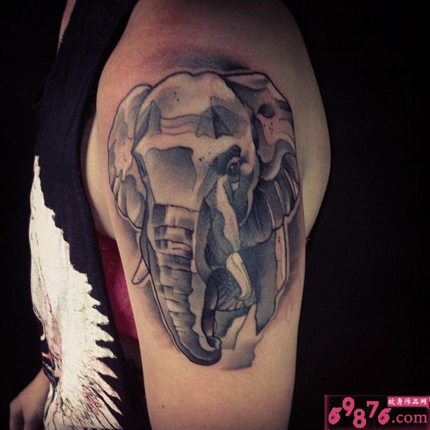 手臂大象雕塑纹身图片