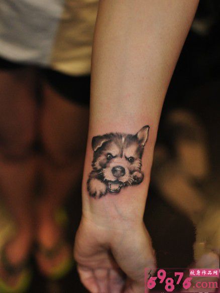 宠物狗头像手腕纹身图片