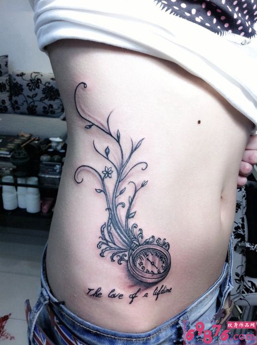 复古花藤怀表腰部纹身图片
