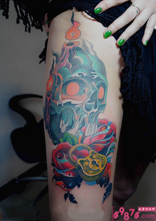 骷髅心锁欧美玫瑰纹身图片