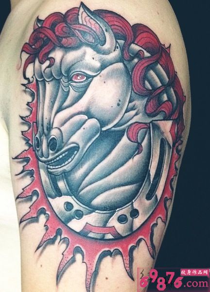 雕塑马另类手臂纹身图片