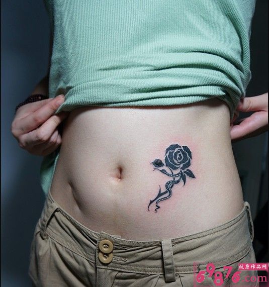 清新玫瑰花女生纹身图片