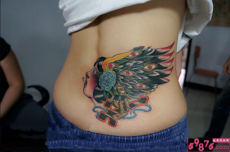 美女头像细腰纹身图片