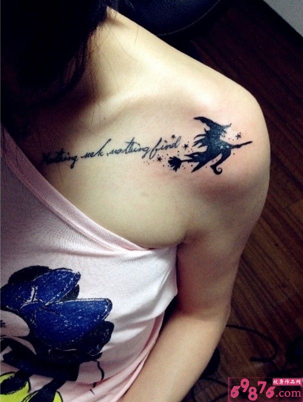 魔法女巫英文肩部纹身图片