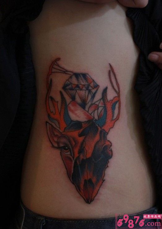 麋鹿钻石唯美腰部纹身图片