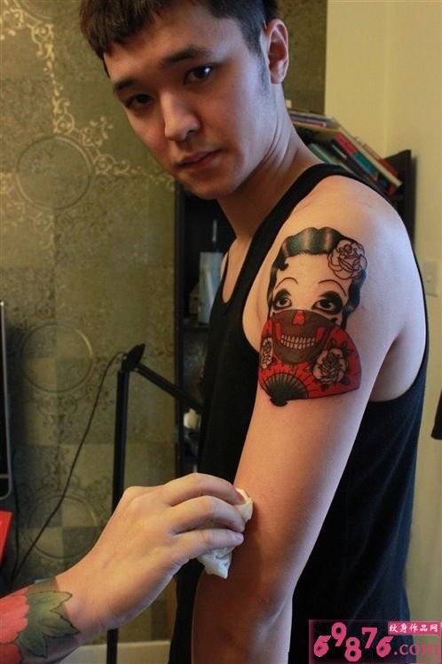 骷髅姑娘创意手臂纹身图片