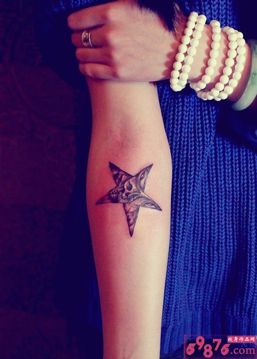 抽象骷髅星星手臂纹身图片