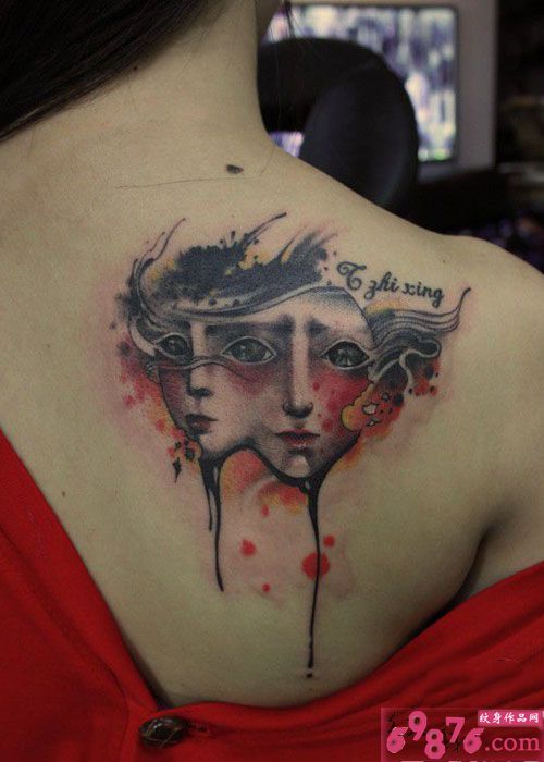 唯美面具美女肩部纹身图片