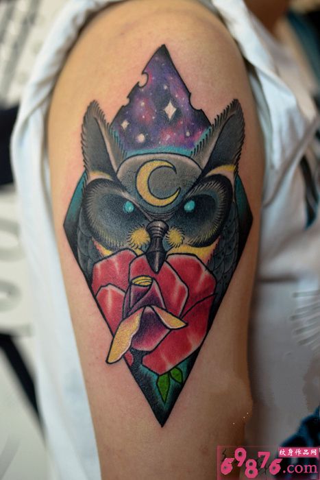 星空猫头鹰纹身创意图片