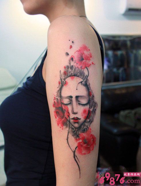 另类水彩风面具纹身图片